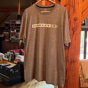 Oakley T-shirt in XXL
